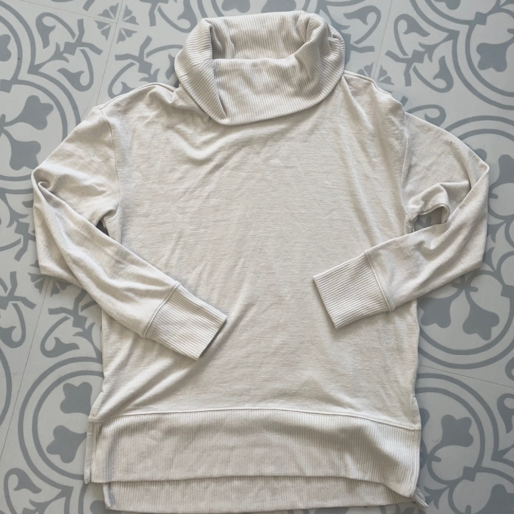 Gap turtleneck sweater